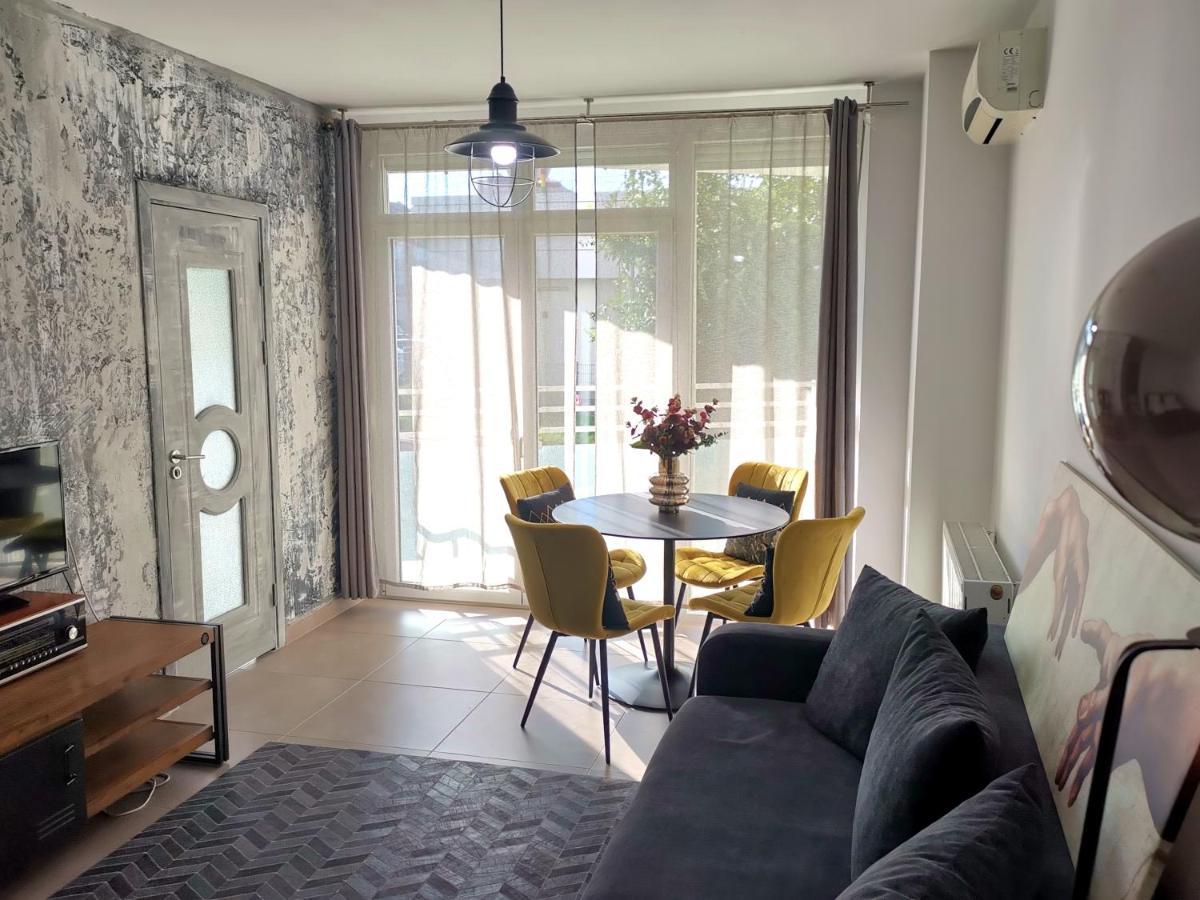 Caraway Apartment Oradea Bagian luar foto