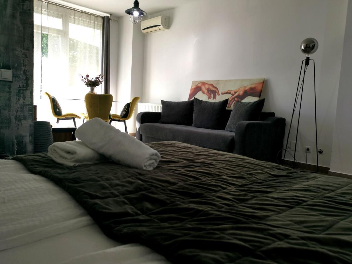 Caraway Apartment Oradea Bagian luar foto