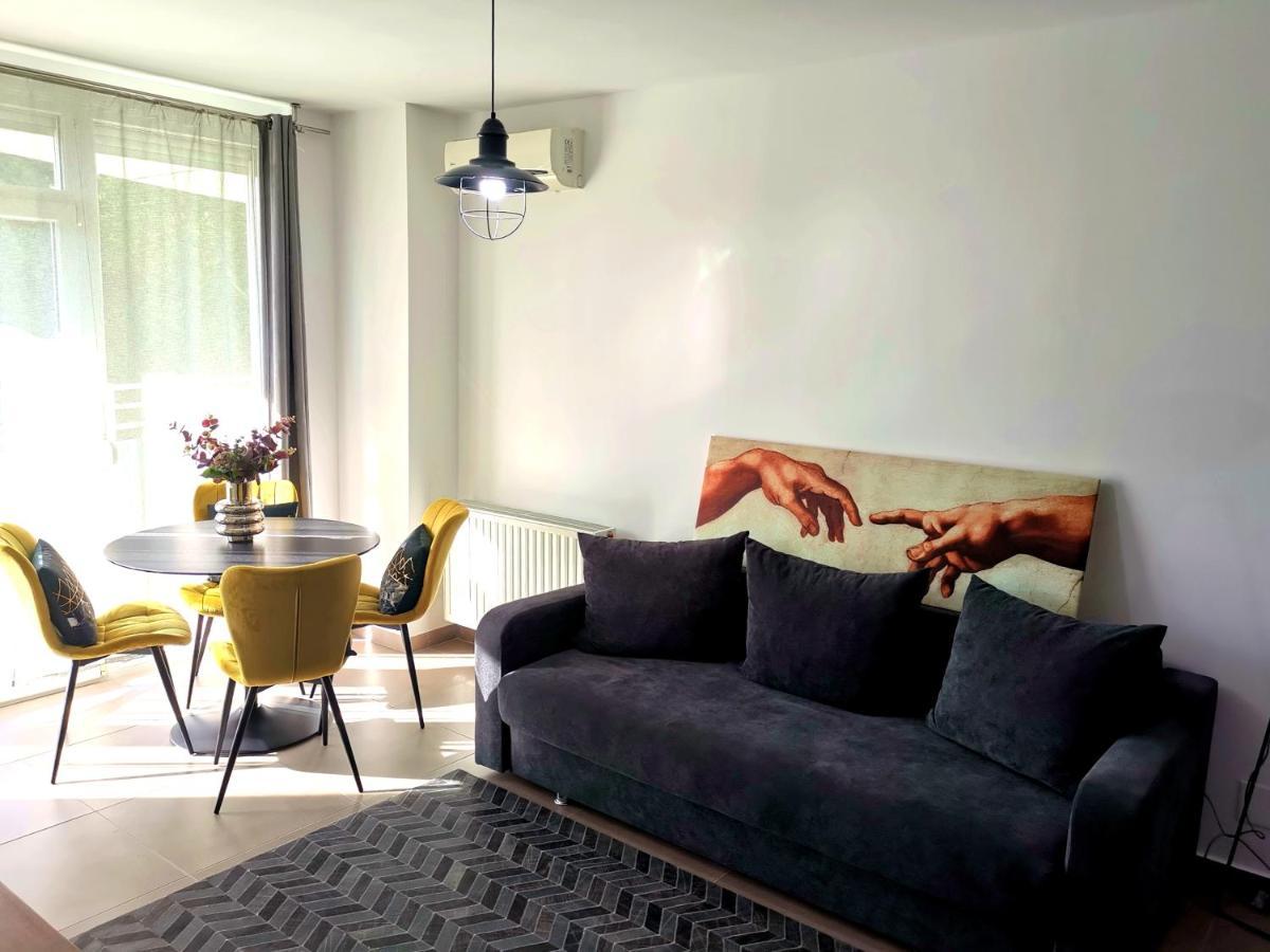 Caraway Apartment Oradea Bagian luar foto