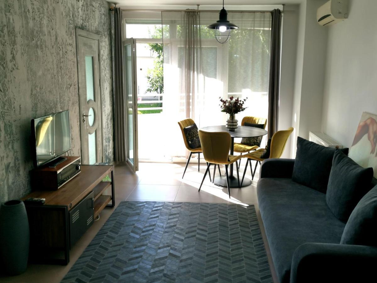 Caraway Apartment Oradea Bagian luar foto