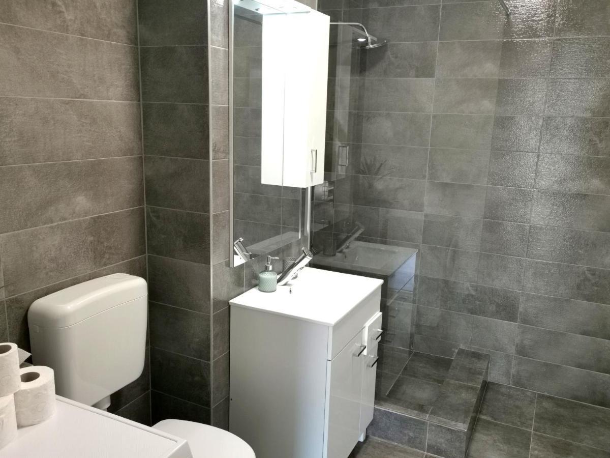 Caraway Apartment Oradea Bagian luar foto